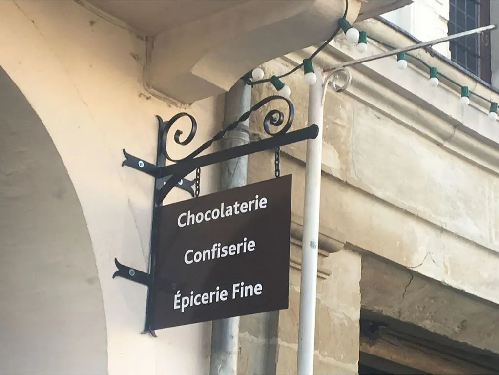 Adhésif découpé sur Acier, réalisation Béarn Design